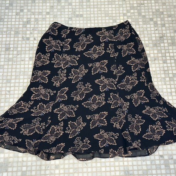 Ann Taylor Loft Black Floral A-Line Tulip Skirt - Picture 1 of 9
